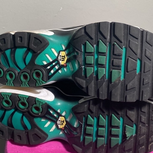 Nike Air Max Plus Tn SE Clear Emerald White Black - Picture 3 of 4